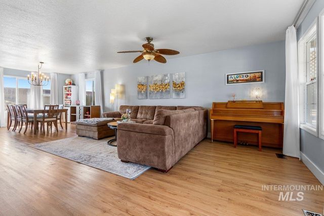 16042 N Saint Helens Dr, Nampa, ID 83651