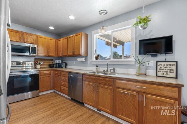 16042 N Saint Helens Dr, Nampa, ID 83651