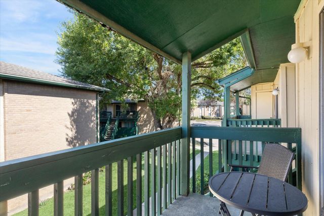 1516 Bay Area Boulevard L8, Houston, TX 77058