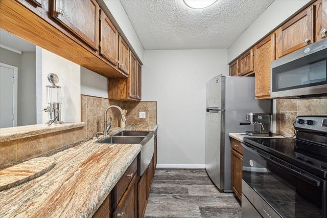 1516 Bay Area Boulevard L8, Houston, TX 77058