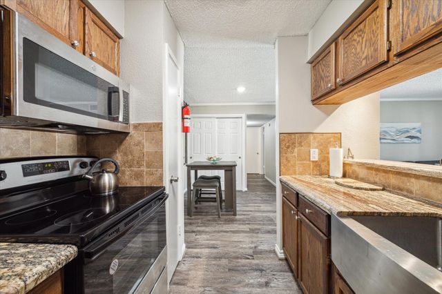 1516 Bay Area Boulevard L8, Houston, TX 77058