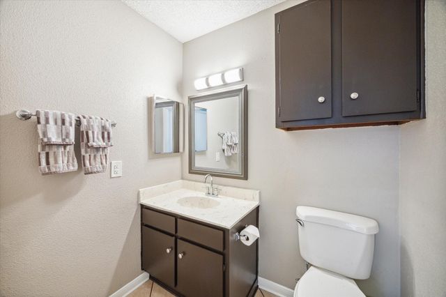 1516 Bay Area Boulevard L8, Houston, TX 77058