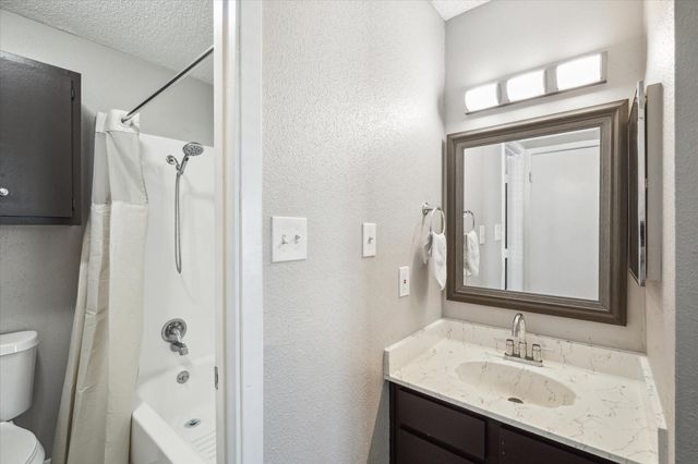 1516 Bay Area Boulevard L8, Houston, TX 77058