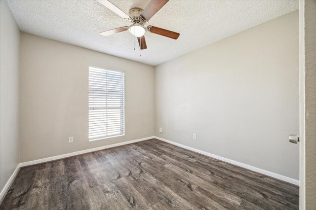 1516 Bay Area Boulevard L8, Houston, TX 77058