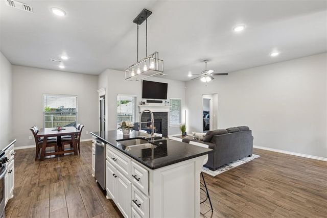 7932 Mimosa Drive, Edmond, OK 73034