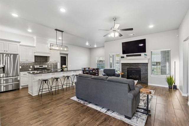 7932 Mimosa Drive, Edmond, OK 73034