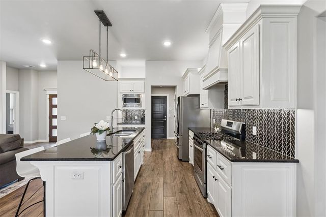 7932 Mimosa Drive, Edmond, OK 73034