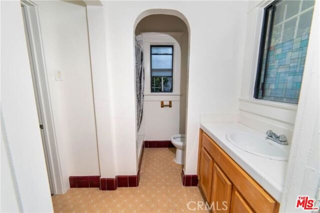 1023 S Wilton Place, Los Angeles, CA 90019