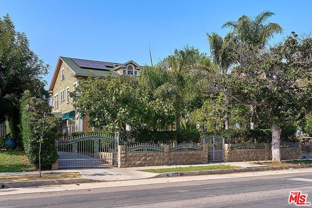1023 S Wilton Place, Los Angeles, CA 90019