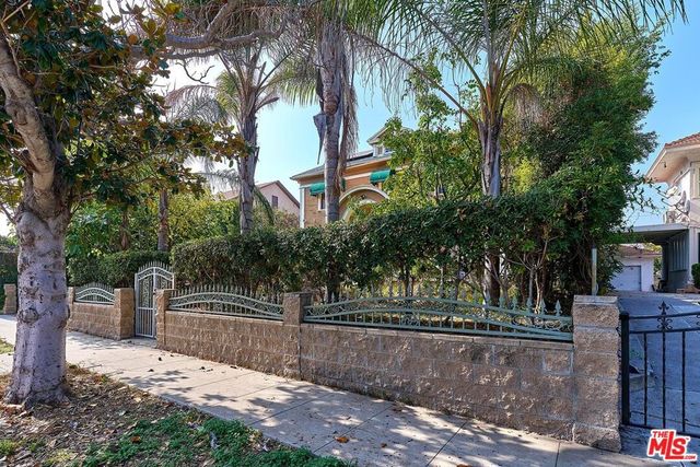 1023 S Wilton Place, Los Angeles, CA 90019