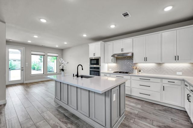 550 Chestnut Reef Court, Conroe, TX 77304