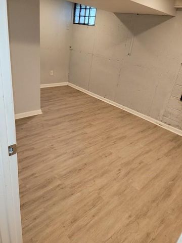 913 Camelot Court, Blue Springs, MO 64015