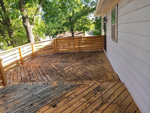 913 Camelot Court, Blue Springs, MO 64015