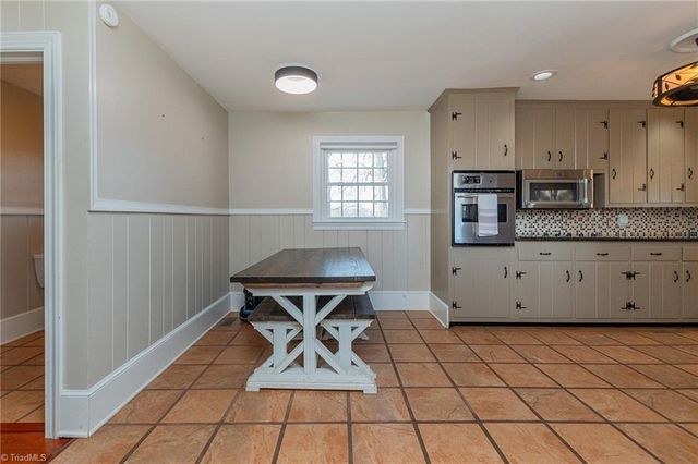 136 Howard Avenue, Boonville, NC 27011