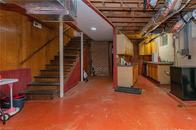 136 Howard Avenue, Boonville, NC 27011