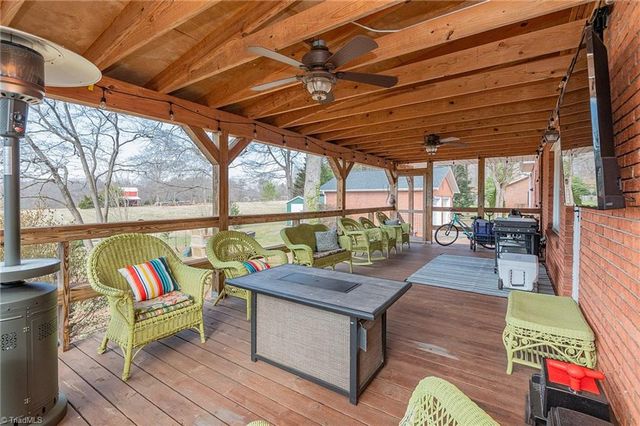 136 Howard Avenue, Boonville, NC 27011