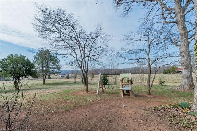 136 Howard Avenue, Boonville, NC 27011