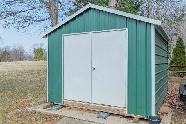 136 Howard Avenue, Boonville, NC 27011