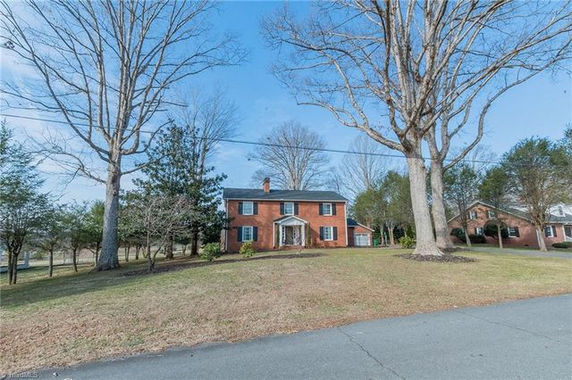 136 Howard Avenue, Boonville, NC 27011