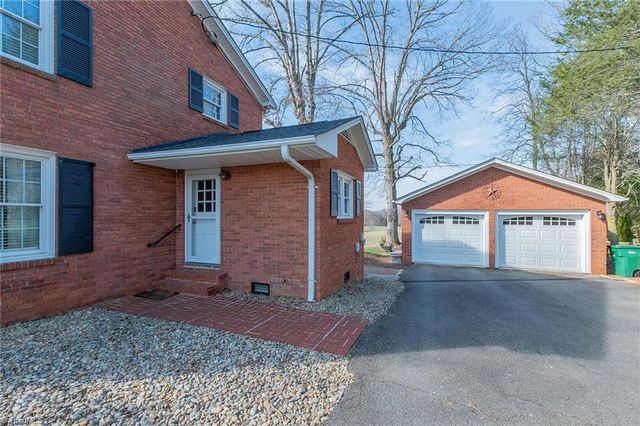 136 Howard Avenue, Boonville, NC 27011