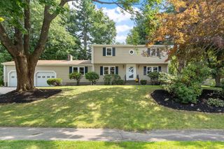 35 Longfellow Rd, Shrewsbury, MA 01545