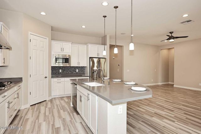 2109 W White Feather Lane, Phoenix, AZ 85085