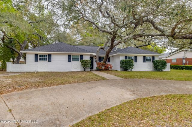2305 Middlecoff Drive, Gulfport, MS 39507