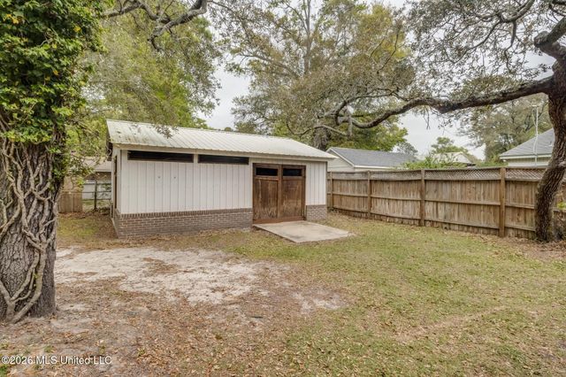 2305 Middlecoff Drive, Gulfport, MS 39507