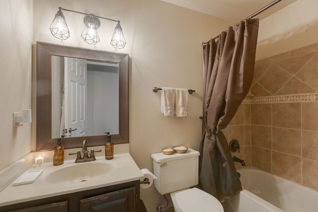 706 S Noah Terrace, Mount Prospect, IL 60056
