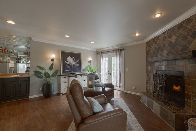 706 S Noah Terrace, Mount Prospect, IL 60056