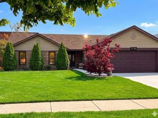 706 S Noah Terrace, Mount Prospect, IL 60056