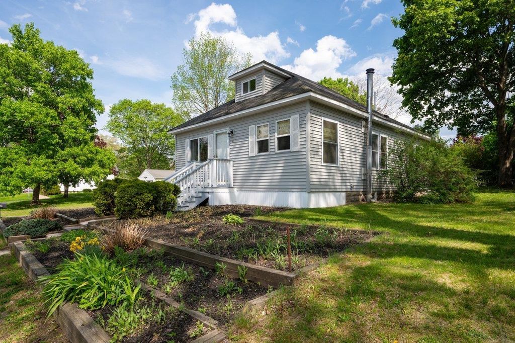 8 Harding Street, Rochester, NH 03867