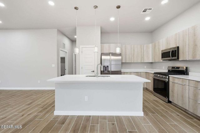 4816 TITANIC Avenue, El Paso, TX 79904