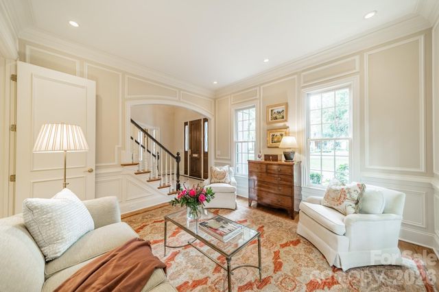 2516 Selwyn Avenue, Charlotte, NC 28209