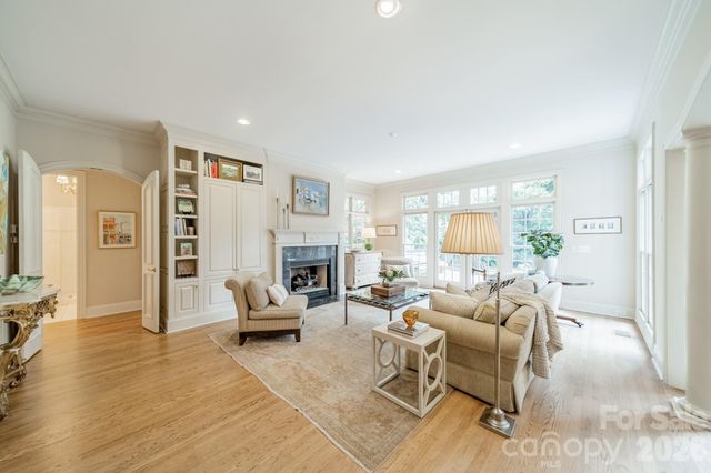 2516 Selwyn Avenue, Charlotte, NC 28209