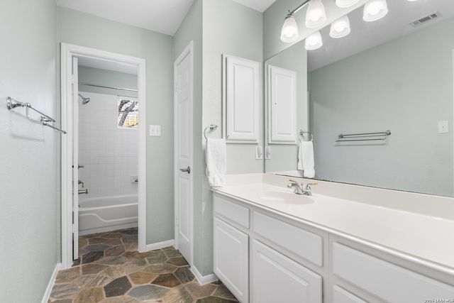 5 Yateswood, San Antonio, TX 78248