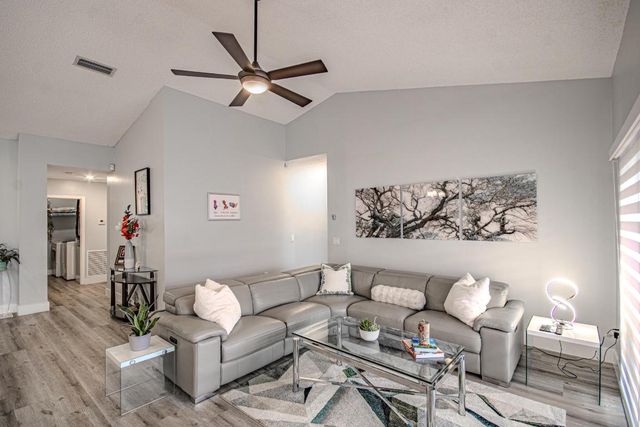 7525 NW 61st Terrace 603, Parkland, FL 33067