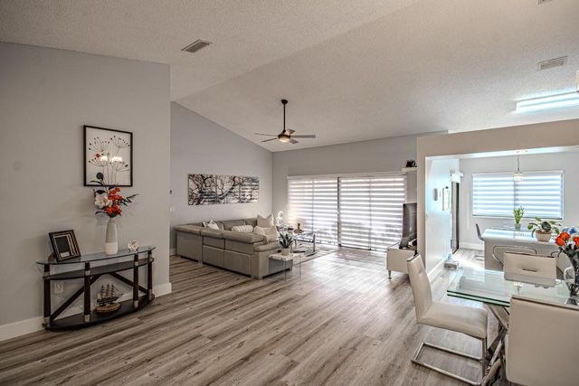 7525 NW 61st Terrace 603, Parkland, FL 33067