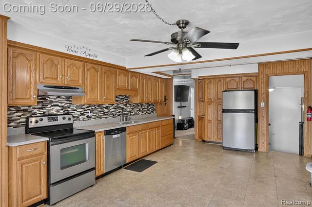672 8th Street, Wyandotte, MI 48192