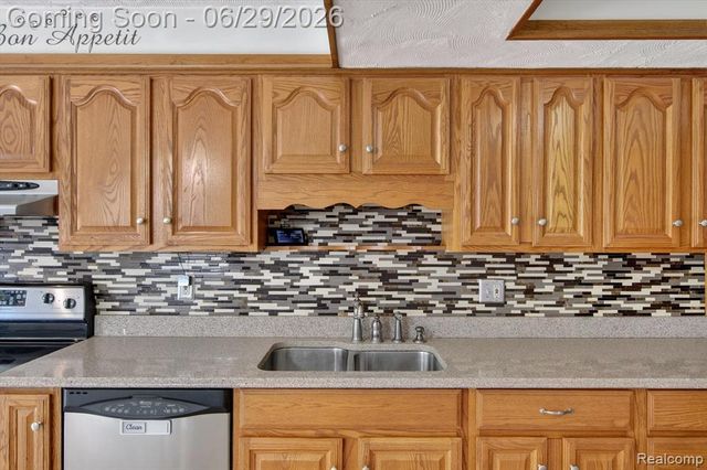 672 8th Street, Wyandotte, MI 48192