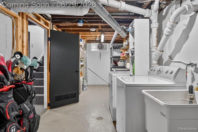 672 8th Street, Wyandotte, MI 48192