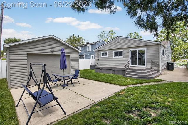 672 8th Street, Wyandotte, MI 48192