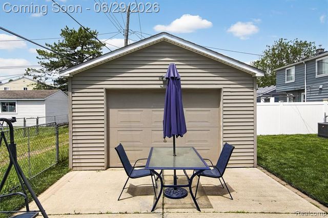 672 8th Street, Wyandotte, MI 48192