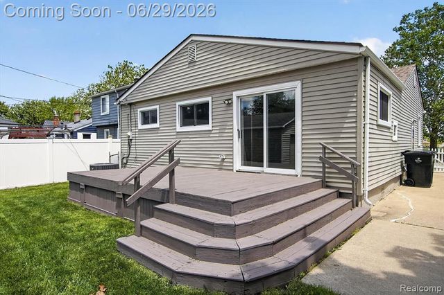 672 8th Street, Wyandotte, MI 48192