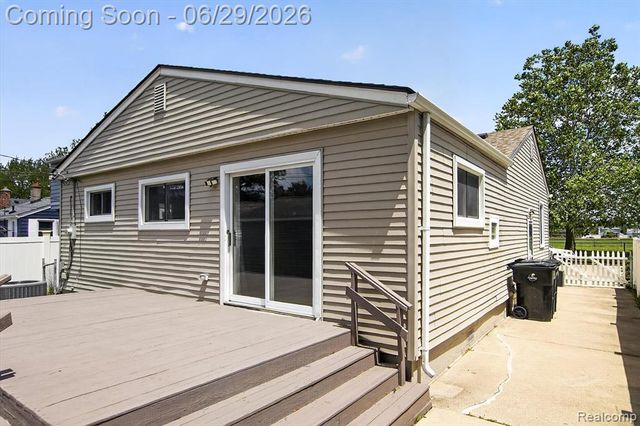 672 8th Street, Wyandotte, MI 48192