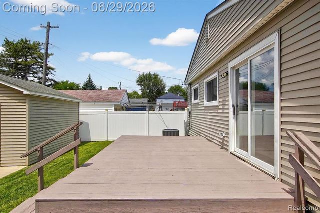 672 8th Street, Wyandotte, MI 48192