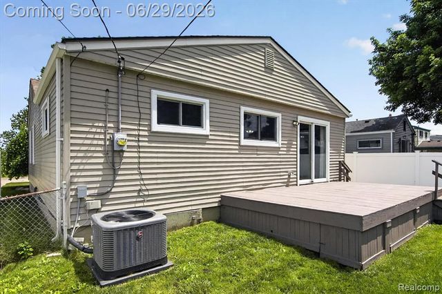 672 8th Street, Wyandotte, MI 48192