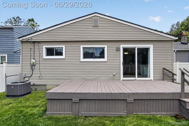 672 8th Street, Wyandotte, MI 48192