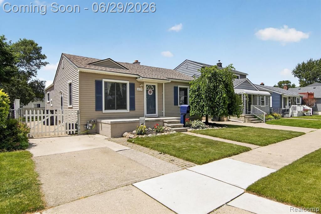 672 8th Street, Wyandotte, MI 48192