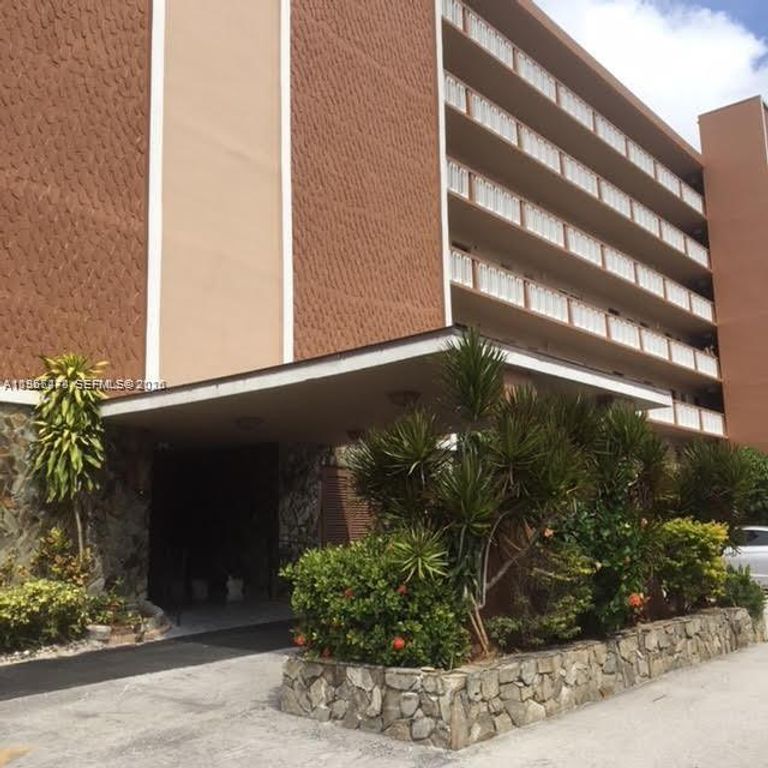 301 NE 14th Ave 702, Hallandale Beach, FL 33009